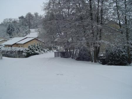 terrain de jeux a cot&eacute; de chez moi