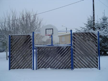 terrain de jeux a cot&eacute; de chez moi